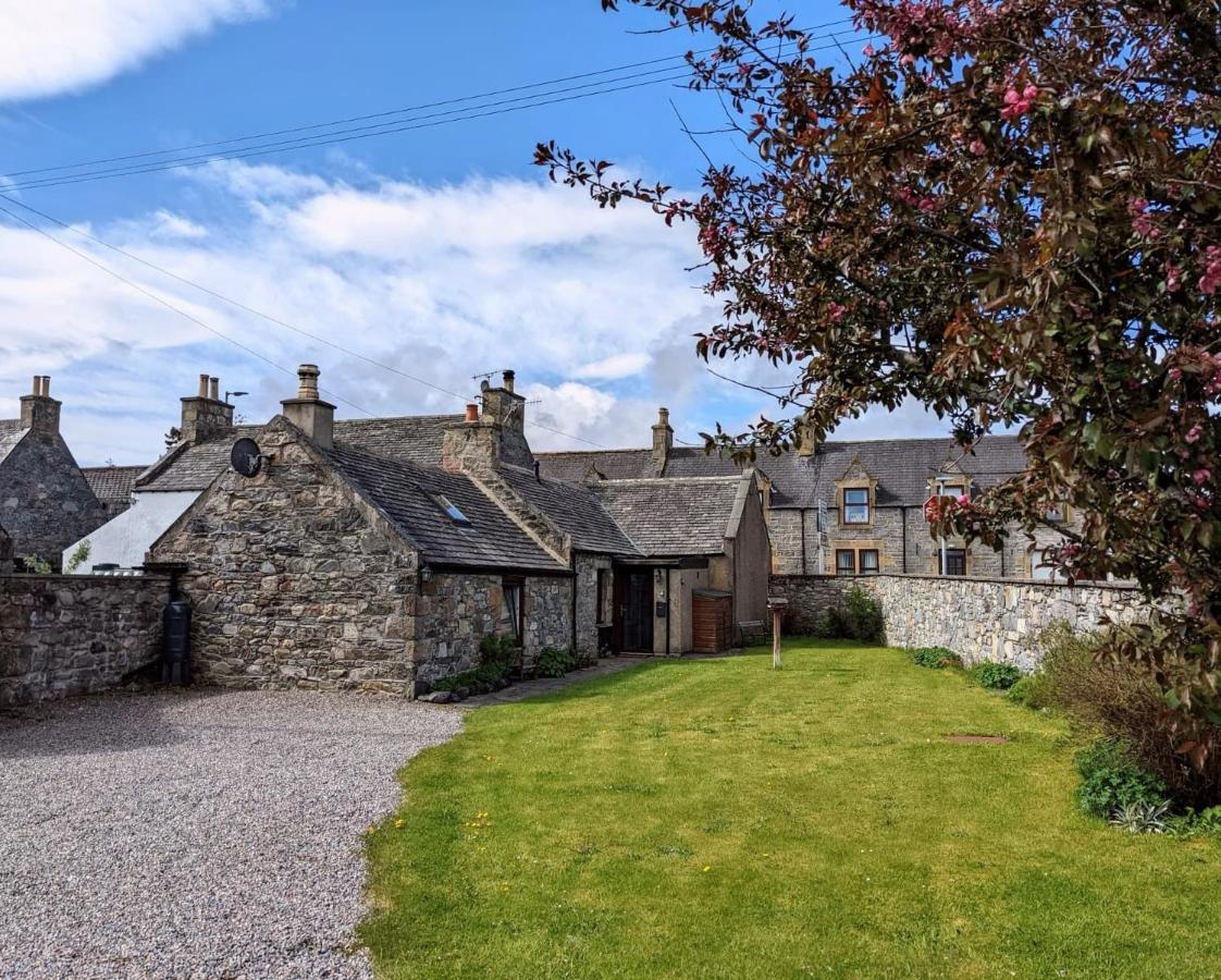 Ailnack Cottage -Cheerful Cottage With Secure Garden And Off Street Parking Sleeps 4 Tomintoul Exteriör bild